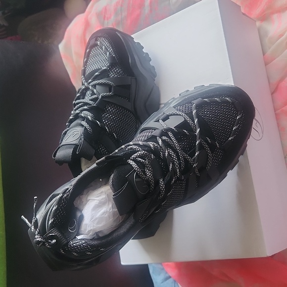 JAVI  DESIGNER  SNEAKERS Color: Triple Black Size: 9 - Picture 4 of 4